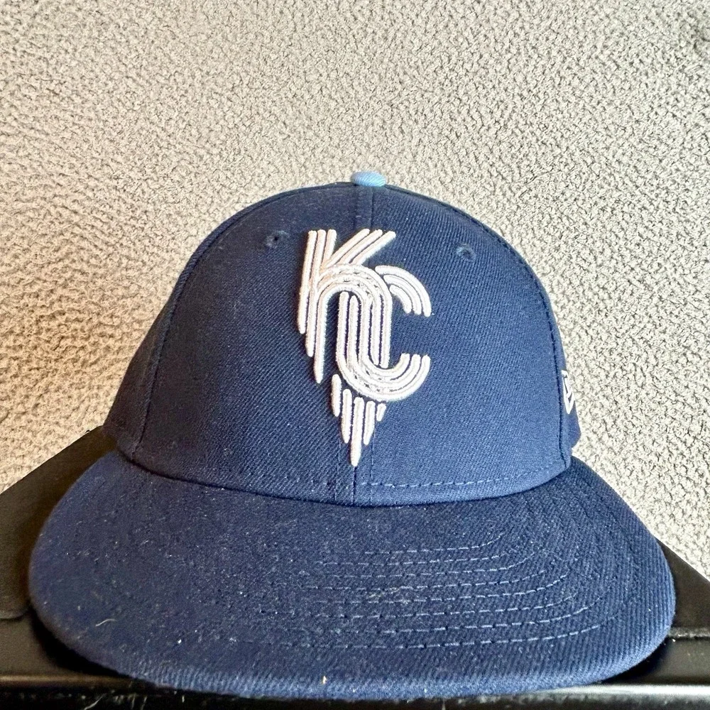 NEW ERA MENS KANSAS CITY ROYALS CITY CONNECT 59FIFTY HAT SIZE 7